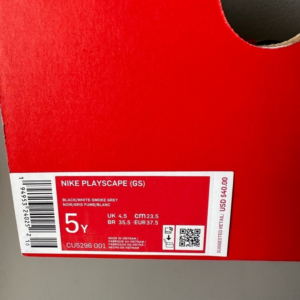 Nike playscape (GS) black sandals size 5y - Picture 2 of 5